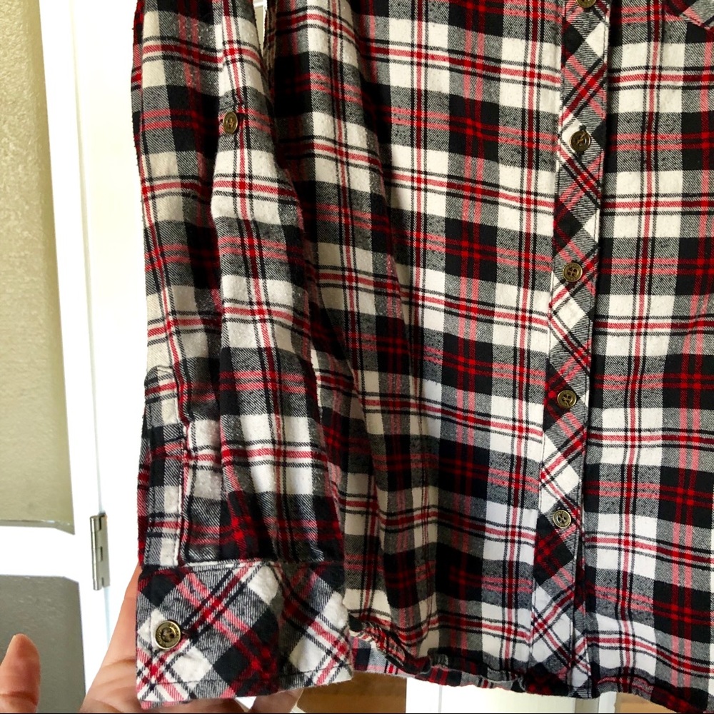 Plaid Flannel ❤️🖤 - Picture 4 of 5